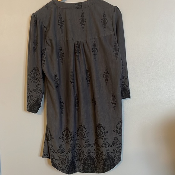 Beautifully embroidered tunic - Picture 2 of 3